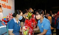 Tet gifts delivered to poor workers