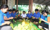 Vinh Long young people turn heart to the homeland
