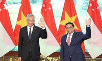 Vietnam, Singapore move toward brighter future 
