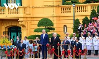 Vietnamese Party leader chairs official welcome ceremony for US President