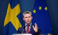 Sweden pledges more military aid to Ukraine, considers fighter jets