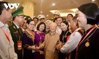 Party leader meets with role models in following President Ho Chi Minh’s moral example
