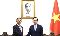 Deputy Prime Minister Tran Luu Quang receives Chairman of Trina Solar Group