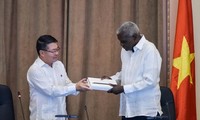 Quốc hội Cuba tiếp nhận quà tặng của Quốc hội Việt Nam