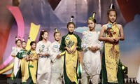 Lễ hội Áo dài trẻ em Việt Nam - Hướng về nguồn cội