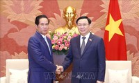 Chủ tịch Quốc hội Vương Đình Huệ tiếp Đoàn đại biểu cấp cao Thủ đô Phnom penh, Vương quốc Campuchia