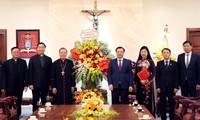 Bí thư Thành ủy Hà Nội Đinh Tiến Dũng chúc mừng Giáng sinh Tòa Tổng giám mục Hà Nội