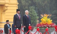  文莱达鲁萨兰国苏丹哈桑纳尔开始对越南进行国事访问