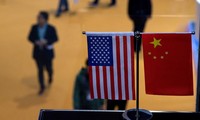 美国总统特朗普警告对中国商品加征关税   中方宣布将奉陪到底