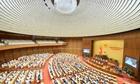 越南15届国会4次会议用两天时间讨论经济社会和财政预算问题