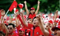 Thai Red Shirts rally against rumours of military coups