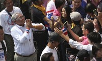 Thai protestors block early voting stations