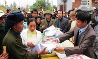 Rice distributed to poor people in Quang Binh to welcome Tet
