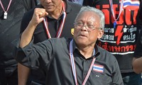 Thai anti-government leader threatens to paralyze capital city