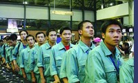 Vietnamese workers in RoK encouraged to return home on time