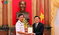 President Truong Tan Sang meets outstanding naval soldiers