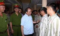 Deputy PM Nguyen Xuan Phuc examines amnesty activities in Dong Nai