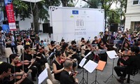 Luala concert 2015 opens in Hanoi