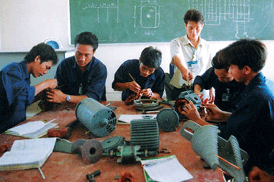 Young Vietnamese opt for vocational training