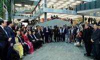PM meets Vietnamese expats in NZ