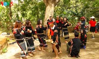 Young E-de ethnic people eager to preserve local culture