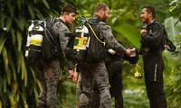 Australia sends more experts to help in Thai cave rescue