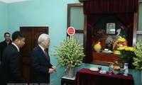 Party, State leader pays tribute to President Ho Chi Minh 