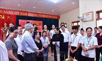 NA Vice Chairwoman Tong Thi Phong meets voters in Son La
