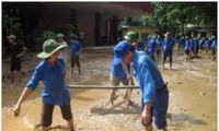 Jóvenes vietnamitas contribuyen a la empresa de construcción y defensa nacional