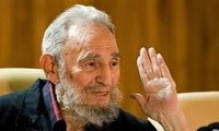 Fidel Castro se reúne con intelectuales extranjeros 