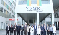 La delegación de Bélgica visita Hospital internacional de Vinmec