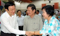 Dirigentes vietnamitas contactan con electores 