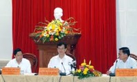 El primer ministro Nguyen Tan Dung trabaja en Tien Giang
