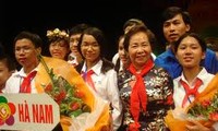 Vicepresidenta de Vietnam honra a jóvenes talentos de la provincia de Ha Nam 