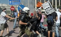 Huelgas en Grecia se convierten en disturbios contra la Policía  