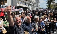 Medios de comunicaciones griegos protestan medidas de austeridad