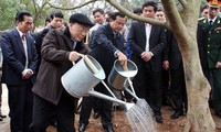Dirigente partidista vietnamita promueve la plantación de árboles en primavera