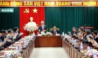 Presidente parlamentario visita Ha Tinh