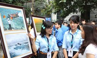 Estudiantes vietnamitas hacia mar e islas de la Patria