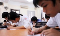 Vietnamitas aspirantes a Universidad en segunda fase de exámenes 