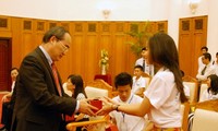 Vice premier se reúne con estudiantes vietnamitas en ultramar 