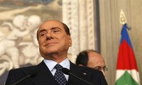 Berlusconi anuncia permanecer en arena política italiana 