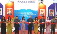 Inauguran exposición de libros sobre lazos Vietnam-Reino Unido