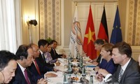 Primer ministro vietnamita sostiene reuniones bilaterales en Hamburgo 