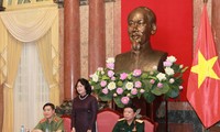 La vicepresidenta vietnamita urge a promover los movimientos de emulación en las fuerzas armadas