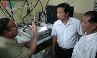 La Voz de Vietnam suministra a Camboya máquinas de transmisión por radio 