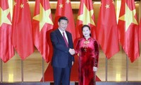 Jefa del Legislativo vietnamita se reúne con el líder chino, Xi Jinping 