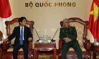 Funcionario militar de Vietnam recibe al asesor del primer ministro japonés