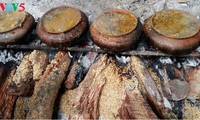 Pescado cocinado a fuego lento, un plato típico de la “aldea de Vu Dai”