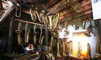 Una aldea de hacer trompetas de bronce de Hai Hau